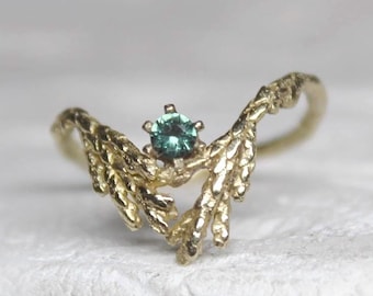 Anneau en V en or 14 carats avec tourmaline verte : jonc fait main, bijoux inspirés de la nature