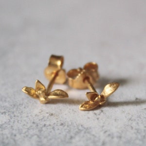 14k gold stud earrings , Tiny gold earrings , Gold flower earrings, Minimalist jewelry ,Gold Dainty studs , Studs for woman ,Birthday gift