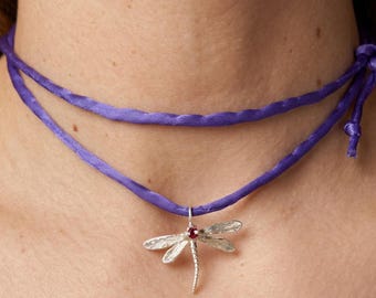 Gargantilla de libélula plateada con rubí, collar de seda, regalo de joyería de hadas inspirada en la naturaleza