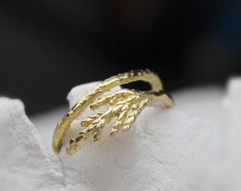 Bague feuille de cèdre en or 14 carats : bague ajustable inspirée de la nature