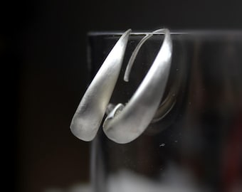 Grosses boucles d'oreilles en forme de larme en argent sterling : bijoux minimalistes