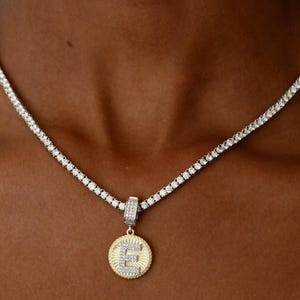 Letra inicial de oro amarillo de 14 k, dije inicial, diseño especial, regalo para ella