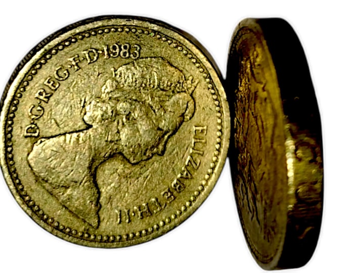 Vintage Gold Coin Featuring Queen Elizabeth II - One Pound Collectible British Currency
