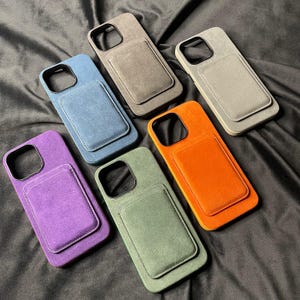 Cartera de tarjeta Alcantara personalizada / Verde / Cartera magnética de cuero personalizada / Regalos para hombres y mujeres / Funda para iPhone con tarjetero MagSafe