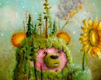 Könnte beinhalten: Ein rosa Bär mit einem Wald, der auf seinem Kopf wächst, eine Sonnenblume im Hintergrund und ein blauer Himmel mit Sternen.