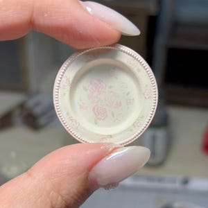 Plato miniatura de rosa rosa / Vajilla para casa de muñecas