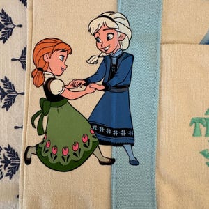 Minibolso personalizado de doble cara de Disney Frozen de Trader Joe's imagen 4