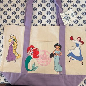 Disney Prinzessin Custom Made Trader Joes Large Purple Tote Belle, Ariel, Rapunzel Bild 2