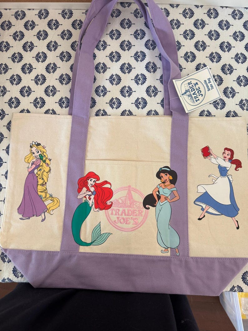 Disney Prinzessin Custom Made Trader Joes Large Purple Tote Belle, Ariel, Rapunzel Bild 2
