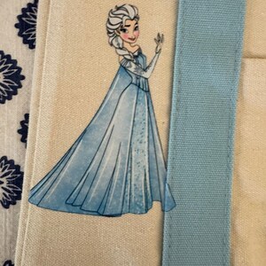 Minibolso personalizado de doble cara de Disney Frozen de Trader Joe's imagen 6