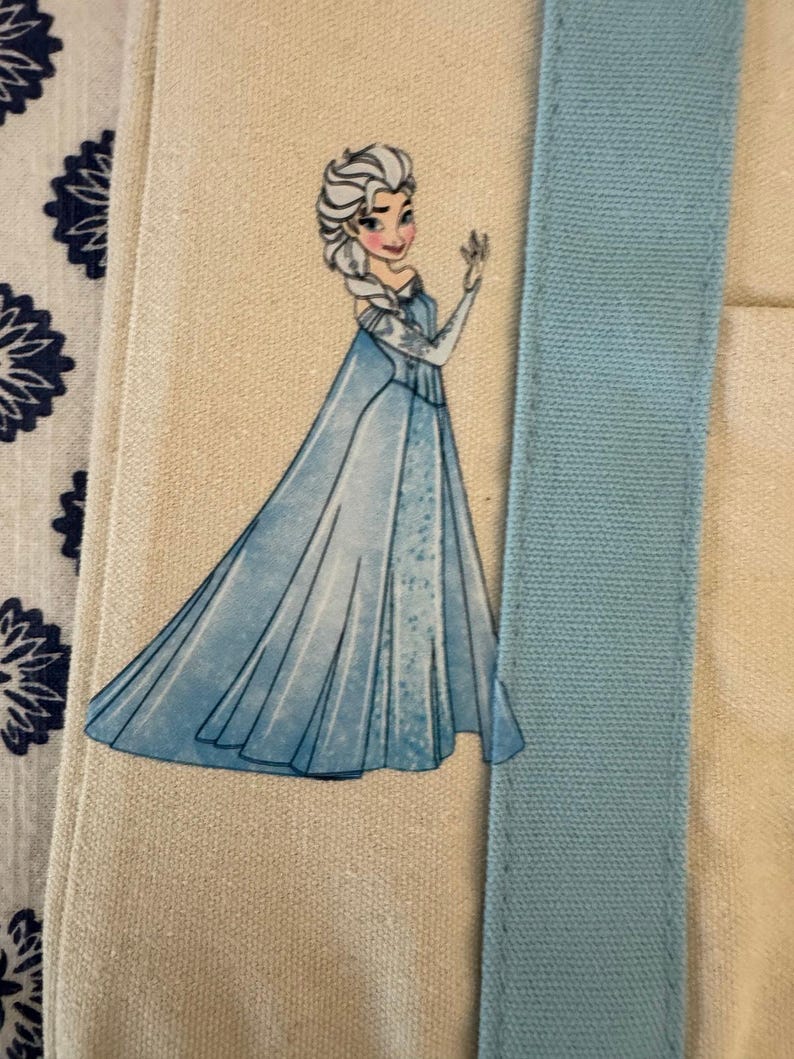 Minibolso personalizado de doble cara de Disney Frozen de Trader Joe's imagen 6