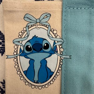 Mini bolso de mano personalizado de Disney Stitch and Friends Coquette de Trader Joe's imagen 5