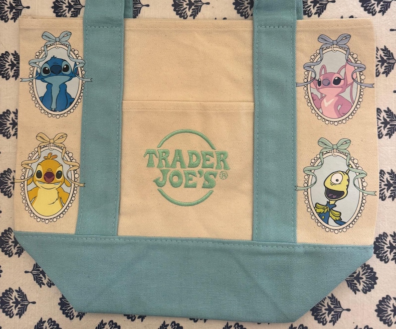 Mini bolso de mano personalizado de Disney Stitch and Friends Coquette de Trader Joe's imagen 1