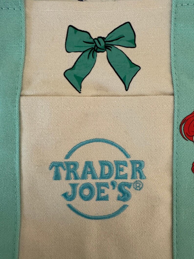 Bolsa pequena personalizada dupla face da Ariel da Disney, da Trader Joe's. imagem 8