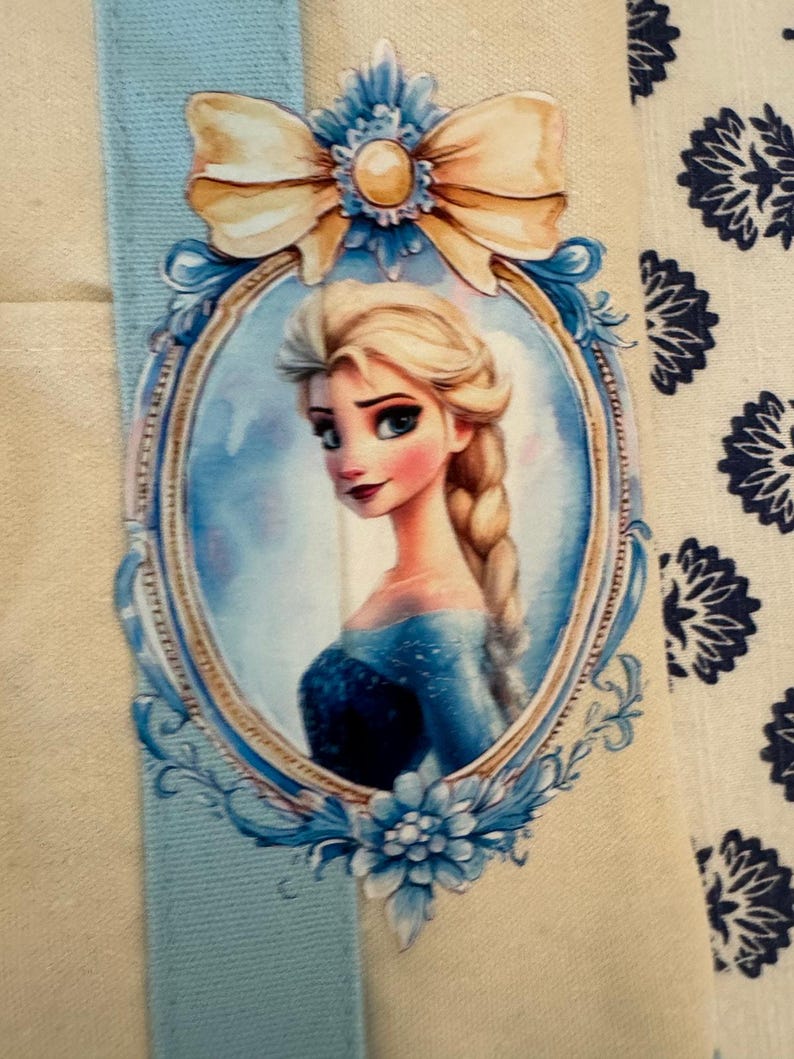 Minibolso personalizado de doble cara de Disney Frozen de Trader Joe's imagen 9