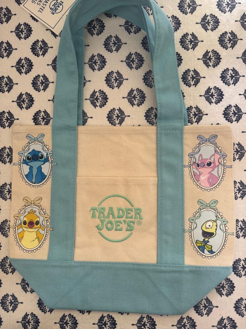 Mini bolso de mano personalizado de Disney Stitch and Friends Coquette de Trader Joe's imagen 2