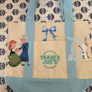 Minibolso personalizado de doble cara de Disney Frozen de Trader Joe's imagen 1
