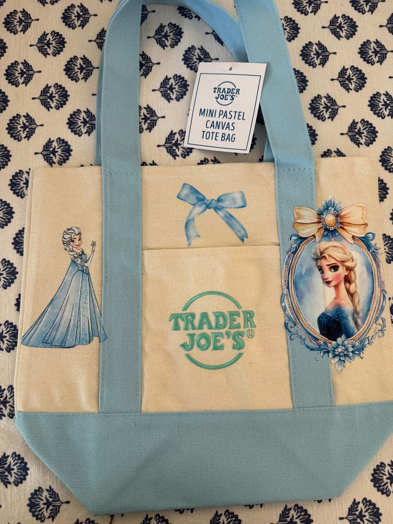 Minibolso personalizado de doble cara de Disney Frozen de Trader Joe's imagen 2