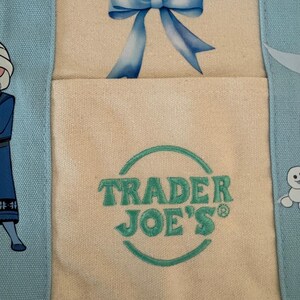 Minibolso personalizado de doble cara de Disney Frozen de Trader Joe's imagen 8
