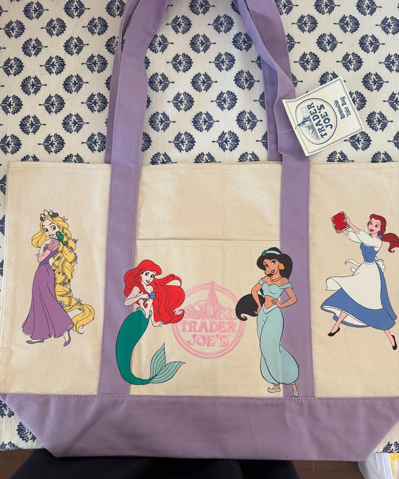 Disney Prinzessin Custom Made Trader Joes Large Purple Tote Belle, Ariel, Rapunzel Bild 1