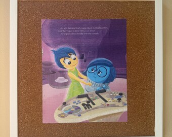 Disney's Inside Out Pin Board: Joy & Sadness Kleines goldenes Buch Display (KEINE PINS ENTHALTEN) Perfektes Geschenk für Disney-Pin-Liebhaber