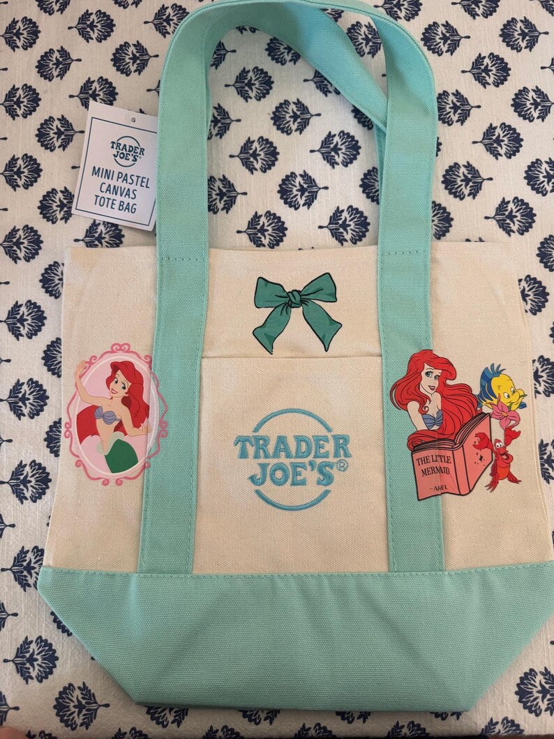 Bolsa pequena personalizada dupla face da Ariel da Disney, da Trader Joe's. imagem 2
