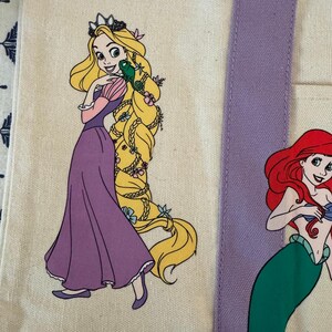 Disney Prinzessin Custom Made Trader Joes Large Purple Tote Belle, Ariel, Rapunzel Bild 3