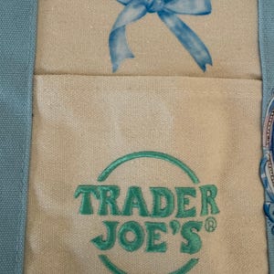 Minibolso personalizado de doble cara de Disney Frozen de Trader Joe's imagen 5