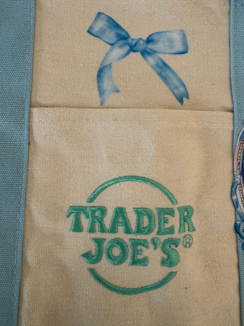 Minibolso personalizado de doble cara de Disney Frozen de Trader Joe's imagen 5