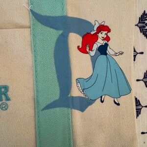 Bolsa pequena personalizada dupla face da Ariel da Disney, da Trader Joe's. imagem 3