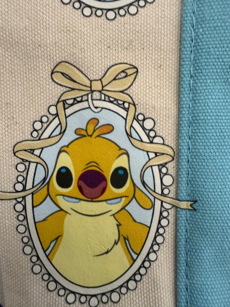 Mini bolso de mano personalizado de Disney Stitch and Friends Coquette de Trader Joe's imagen 6