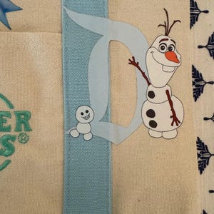 Minibolso personalizado de doble cara de Disney Frozen de Trader Joe's imagen 7