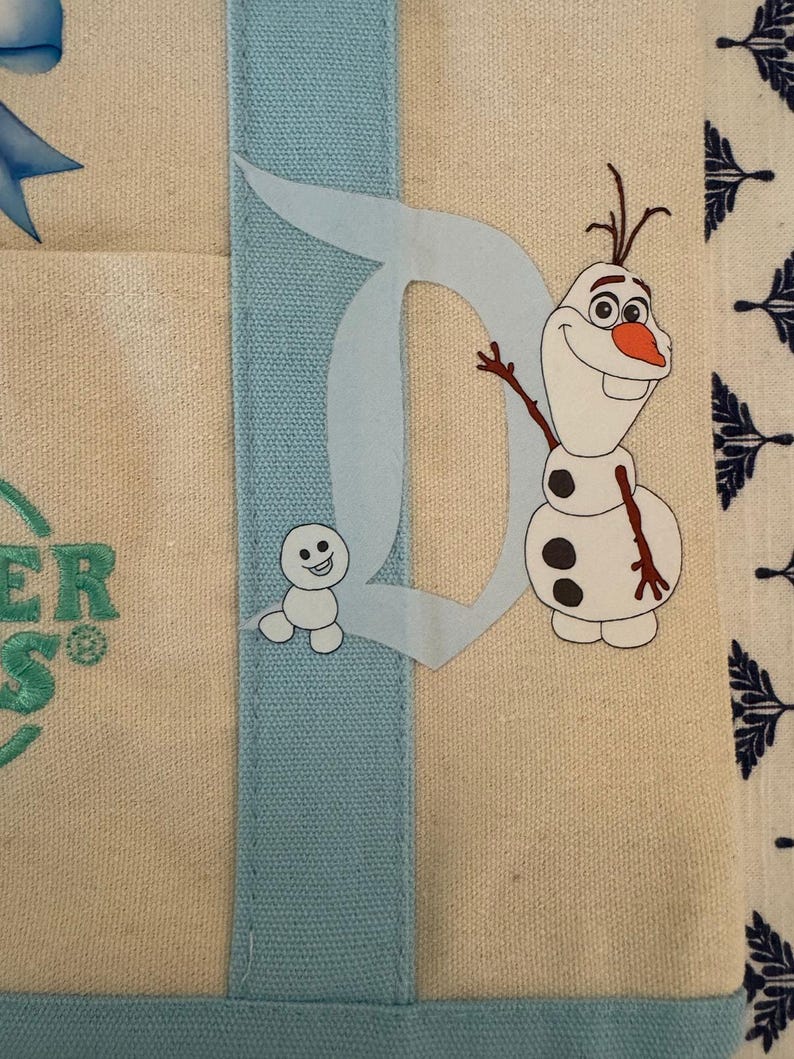Minibolso personalizado de doble cara de Disney Frozen de Trader Joe's imagen 7