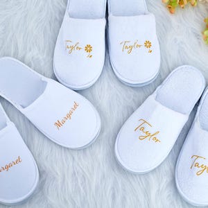 Personalized Gift Fluffy Slippers with Name,Custom Fluffy Slippers,Fluffy Bride Bridesmaid Slippers,Bridal Mrs Wedding slippers