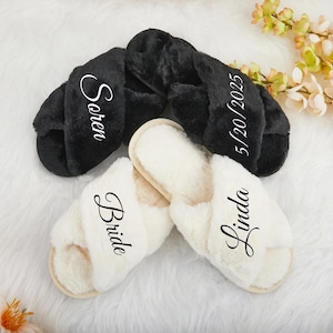 Gepersonaliseerde pantoffels met naam, pantoffels bruids mevrouw bruiloft, aangepaste pluizige pantoffels, bruids pantoffels, pantoffels bruidsmeisje, cadeaus vrijgezellenfeest