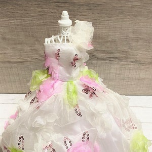 Soft White Floral Lace Fashion Doll Dress + 12pcs. Of Jewelry/shoes