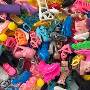 100 pairs Random Shoe Lot for Dolls-fits 11.5” dolls-Heels, Sandals,  Roller-skates, Boots, etc.