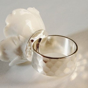 White poppy statement ring, vintage white flower porcelain cocktail ring, snow white statement jewelry image 4