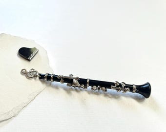 リアルなクラリネットイヤリング：スターリングシルバーの高音部記号