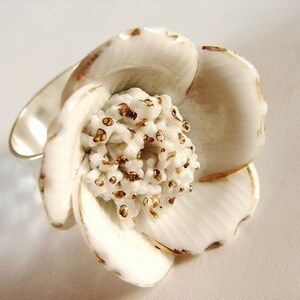 White poppy statement ring, vintage white flower porcelain cocktail ring, snow white statement jewelry image 3