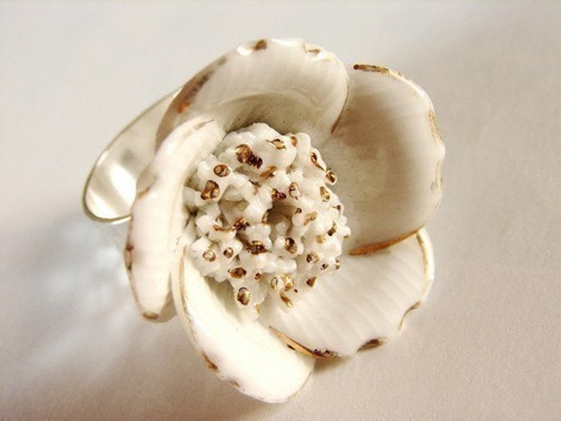 White poppy statement ring, vintage white flower porcelain cocktail ring, snow white statement jewelry image 3