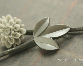 Hushed Grey wedding hair pins, bridesmaid hair accessory, bridal hair pins, dove gray flower and leaf bobby pins bridal party gifts