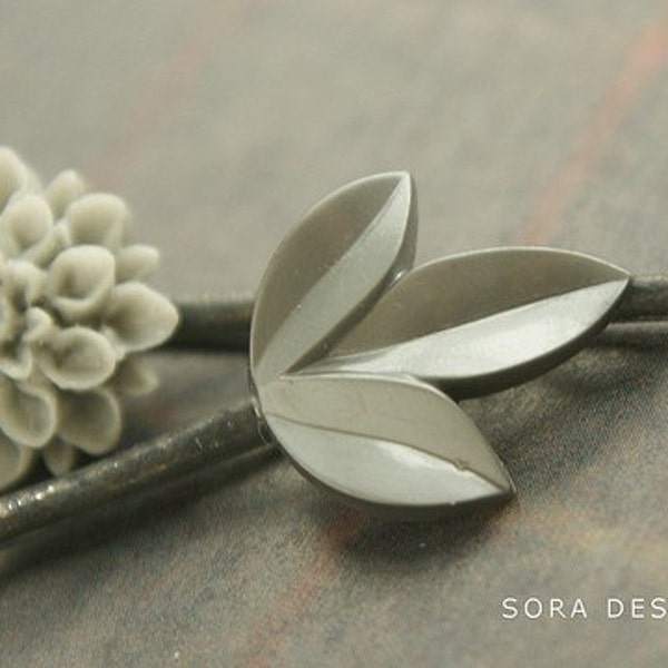 Hushed Grey wedding hair pins, bridesmaid hair accessory, bridal hair pins, dove gray flower and leaf bobby pins bridal party gifts