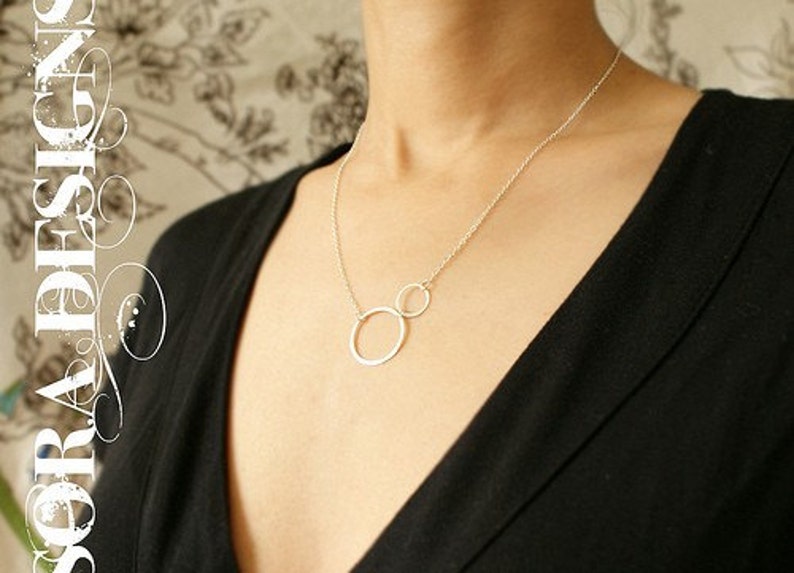 Double circles necklace, simple connected circles, bridesmaid jewelry, infinity necklace, wedding party gifts, Minimal everyday necklace image 4