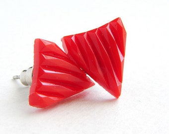 Triangle Studs, red triangle post earrings, vintage Red glass triangle post earrings, vintage mod geometric stud earrings