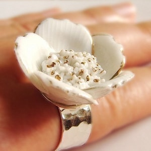 White poppy statement ring, vintage white flower porcelain cocktail ring, snow white statement jewelry image 5