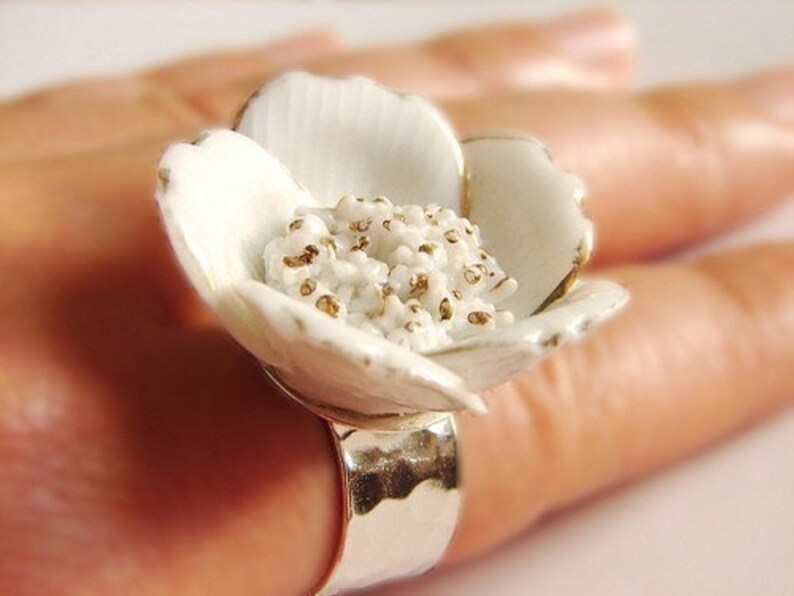 White poppy statement ring, vintage white flower porcelain cocktail ring, snow white statement jewelry image 5