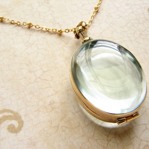 Oval Beveled Glass Locket Necklace: Gold Tone Heirloom Keepsake