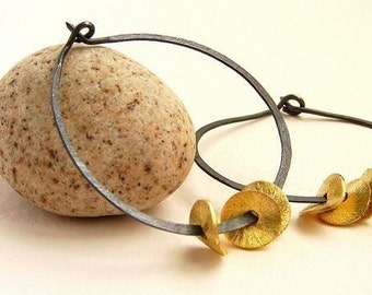 rustic hoop earrings, gold wavy disc hoop, Oxidized sterling silver hammered hoops, gold chips dangle hoop