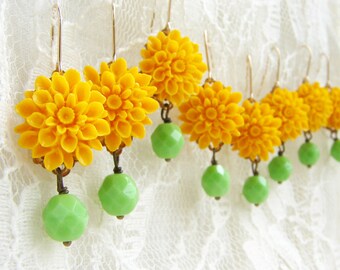 Bridesmaid jewelry, yellow flower apple green drop earrings, bridesmaid earrings lemon mint bridal party jewelry bridesmaid custom color